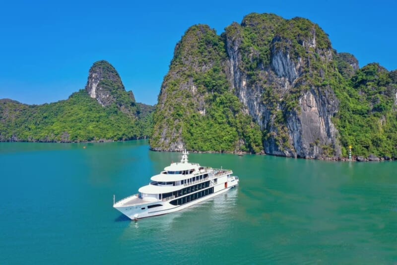 Du thuyền Sea octopus Hạ Long bay với lịch trình tour trong ngày