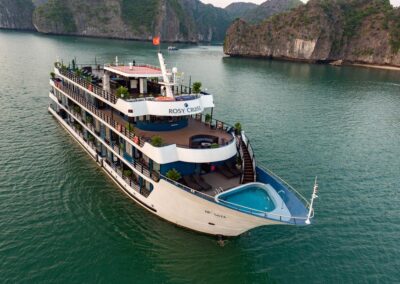 Du thuyền Rosy Cruise 5 sao - Giá 3,1 triệu/người