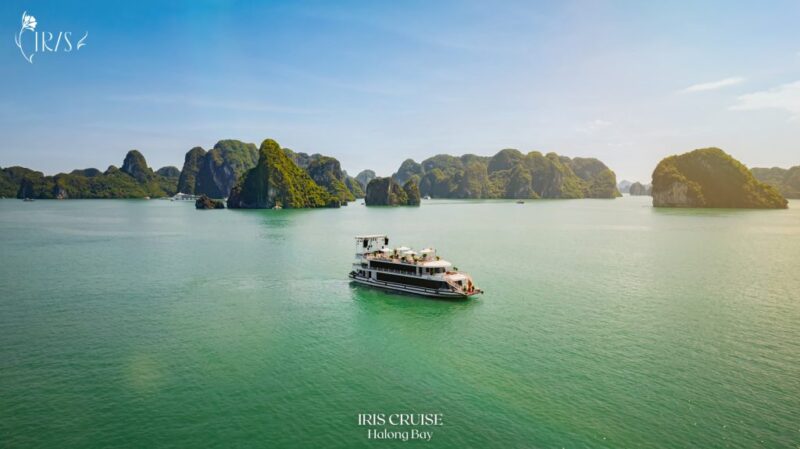 Ăn tối trên Du thuyền IRIS CRUISE HẠ LONG