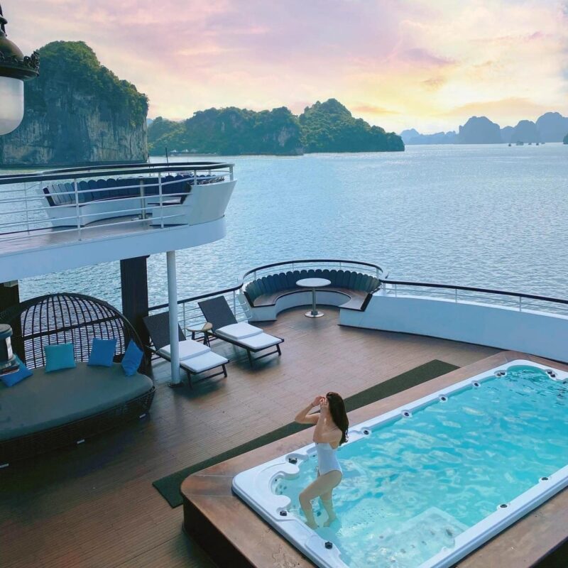 Du thuyền Paradise Elegance Hạ Long Bay