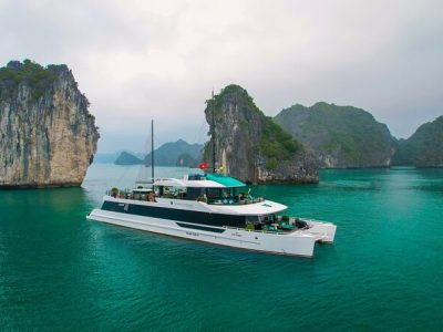 Du thuyền Catamaran Cruise tham quan Vịnh Lan Hạ trong ngày