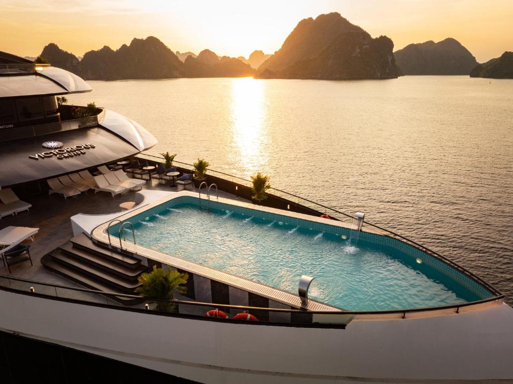 Du thuyền Victorios Hạ Long 5 Sao - Hành trình khám phá vịnh di sản Du thuyền Victorios Hạ Long 5 Sao - Hành trình khám phá vịnh di sản
