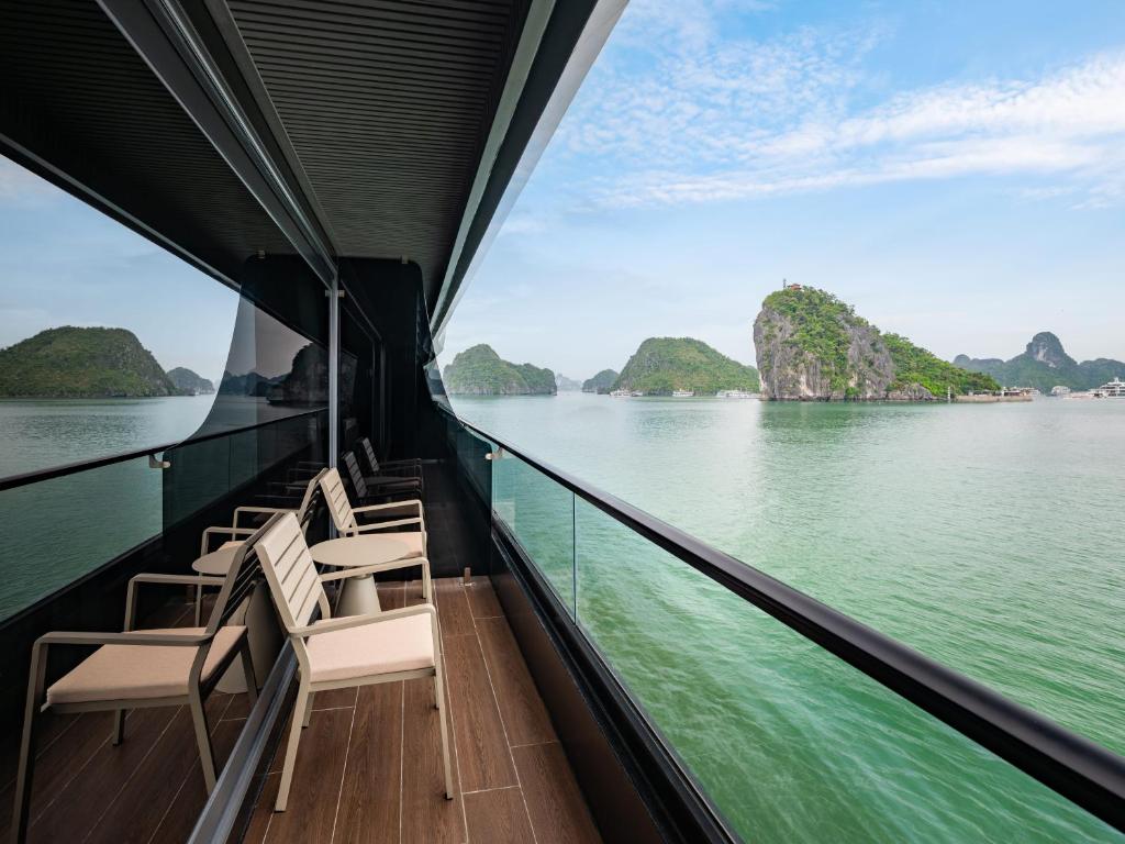 Du thuyền Victorios Hạ Long 5 Sao - Hành trình khám phá vịnh di sản Du thuyền Victorios Hạ Long 5 Sao - Hành trình khám phá vịnh di sản